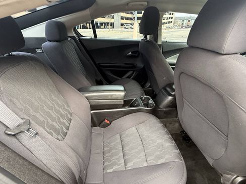 Used 2013 Chevrolet Volt FWD image 18