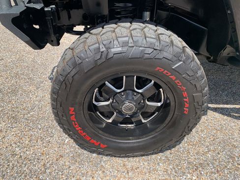 Used 2017 Jeep Wrangler Sahara AWD/4WD image 8
