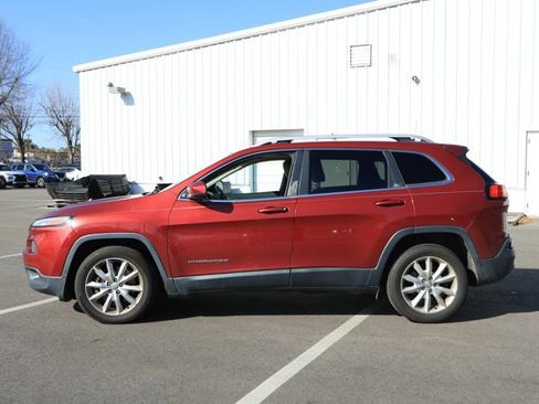 Used 2017 Jeep Cherokee Limited image 5