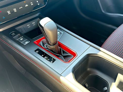 New 2026 Nissan Kicks SR image 24