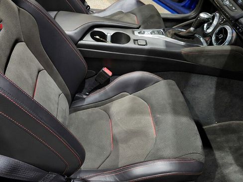 Used 2018 Chevrolet Camaro ZL1 RWD image 25