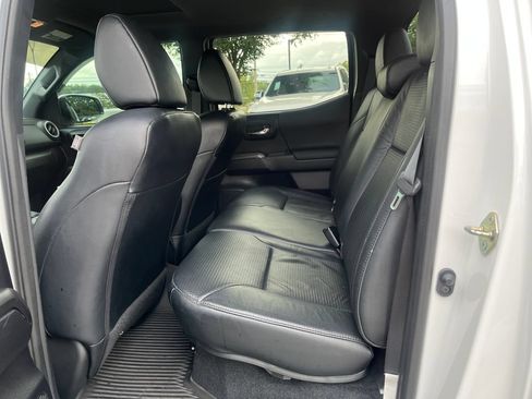 Used 2020 Toyota Tacoma TRD Sport w/ TRD Premium Sport Package AWD/4WD image 25