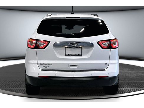 Used 2017 Chevrolet Traverse LT w/ Style and Technology Package FWD image 6