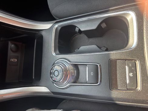 Used 2017 Ford Fusion SE w/ Fusion SE Technology Package image 15