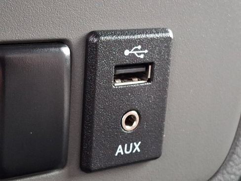 Used 2021 Nissan NV 2500 SV image 25