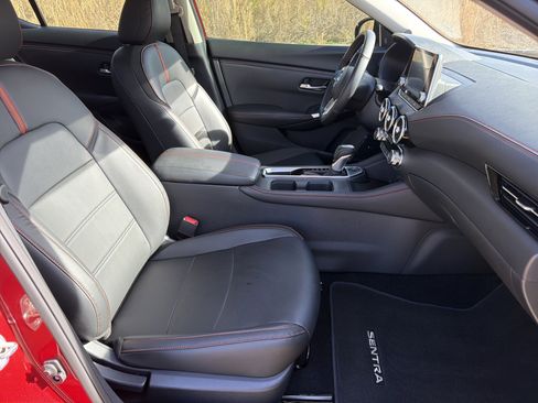 Used 2024 Nissan Sentra SR w/ SR Premium Package image 13