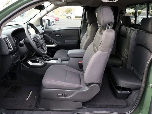 Used 2024 Nissan Frontier SV w/ SV Convenience Package RWD image 25