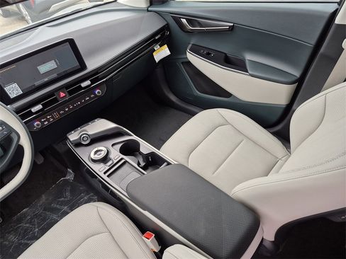 New 2025 Kia EV6 Wind image 17