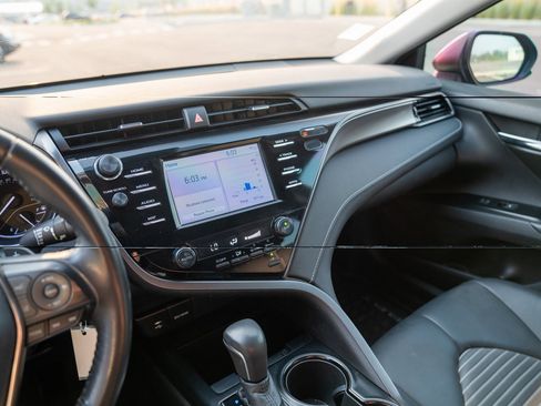 Used 2019 Toyota Camry SE FWD image 13