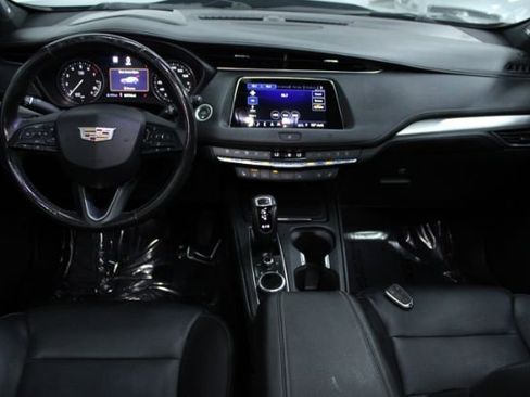 Used 2019 Cadillac XT4 Premium Luxury image 2