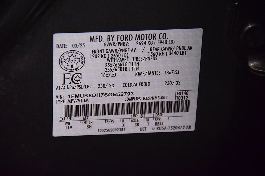 Used 2025 Ford Explorer Active AWD/4WD image 17