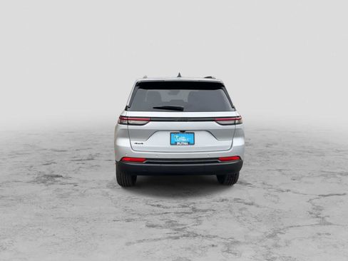 New 2025 Jeep Grand Cherokee Altitude image 7