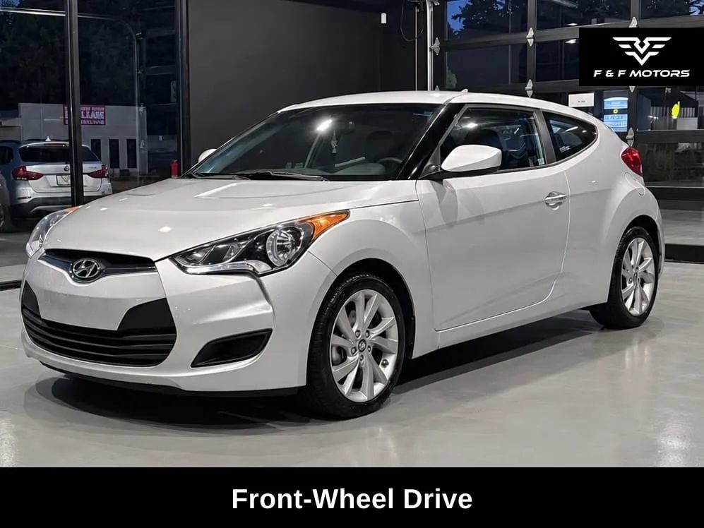 Used 2016 Hyundai Veloster FWD image 2