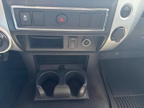Used 2017 Nissan Titan SV AWD/4WD image 26