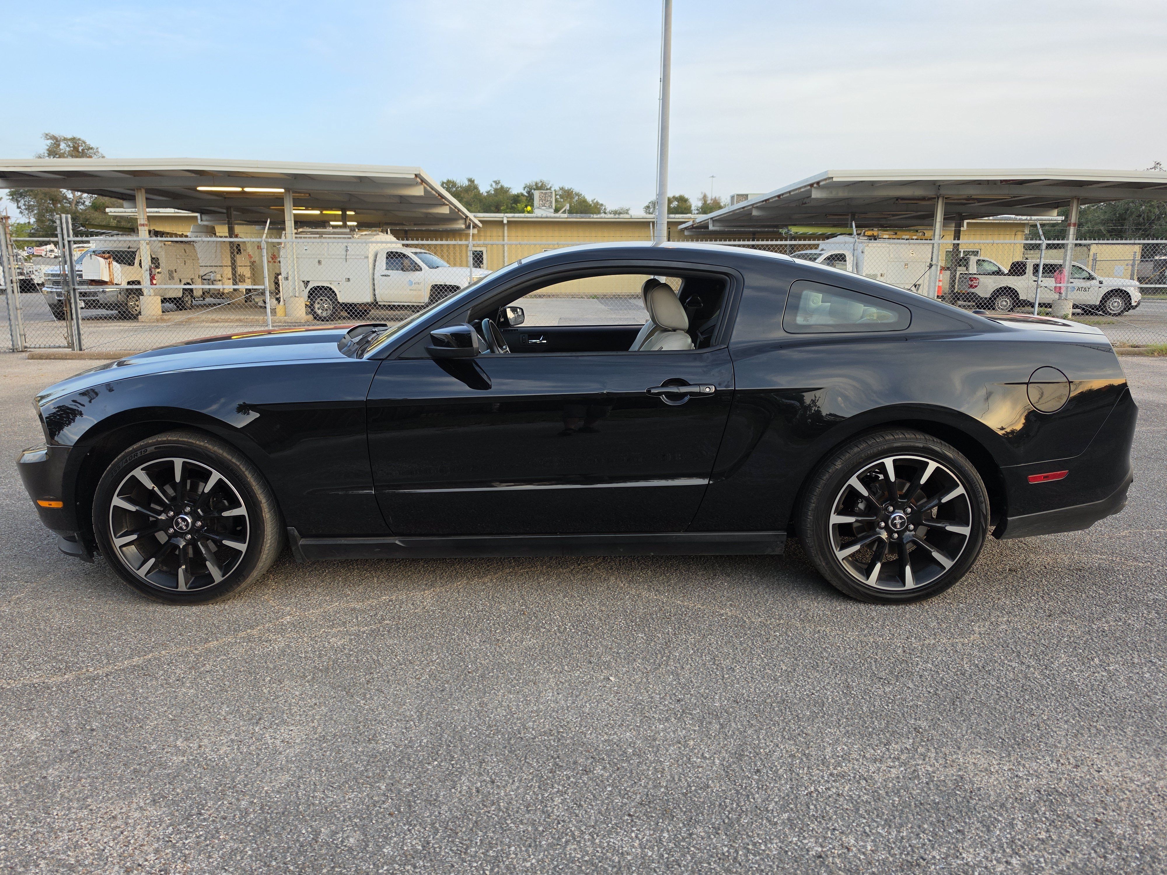 Used 2012 Ford Mustang Premium w/ V6 Performance Pkg RWD image 4