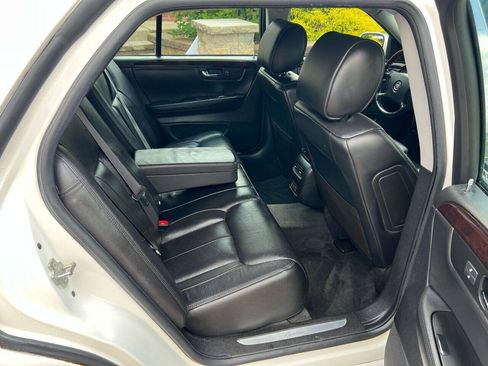 Used 2011 Cadillac DTS Luxury FWD image 22