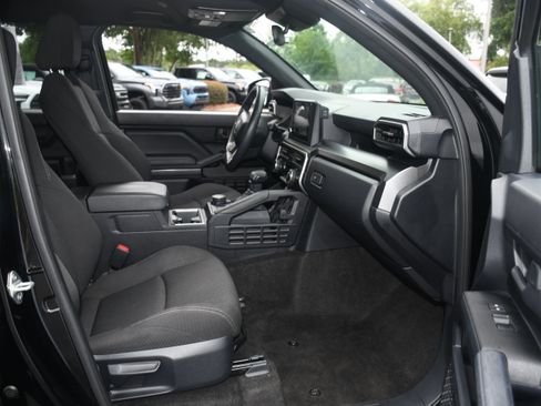 Used 2025 Toyota 4Runner SR5 AWD/4WD image 19