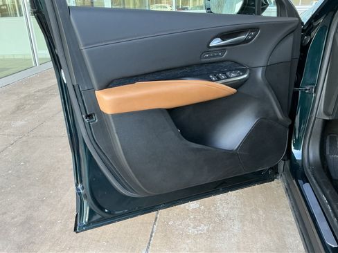 Used 2025 Cadillac XT4 Premium Luxury w/ Technology Package image 14