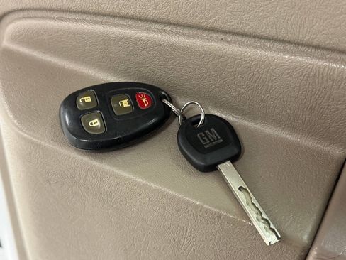 Used 2021 Chevrolet Express 2500 w/ Driver Convenience Package RWD image 96