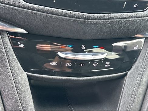 Certified 2024 Cadillac XT6 Luxury FWD image 20