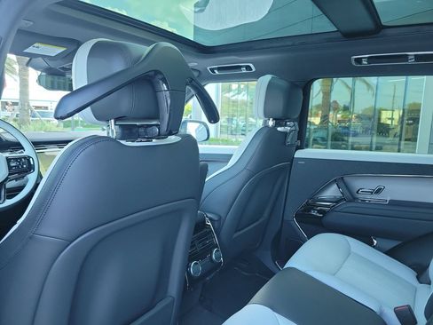 New 2026 Land Rover Range Rover Sport Dynamic SE AWD/4WD image 17