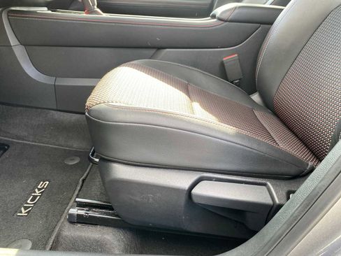 Used 2025 Nissan Kicks SR image 26