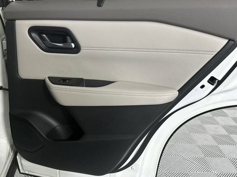 Certified 2023 Nissan Rogue SV w/ SV Premium B Package FWD image 32