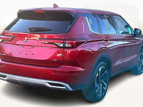 Used 2024 Mitsubishi Outlander SE Black Edition image 6