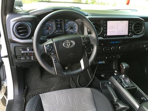 Used 2021 Toyota Tacoma TRD Off-Road w/ Technology Package AWD/4WD image 25