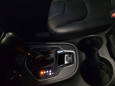 Used 2019 Jeep Cherokee Limited image 26