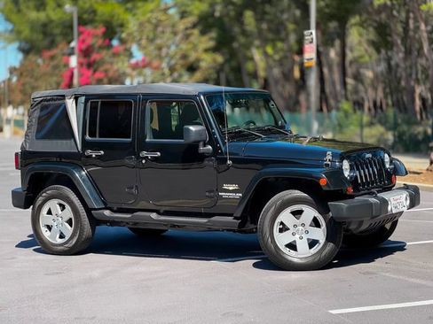 Used 2012 Jeep Wrangler Unlimited Sahara AWD/4WD image 4
