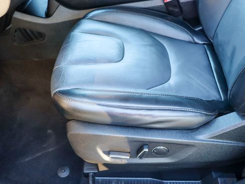 Used 2019 Ford Edge Titanium image 15