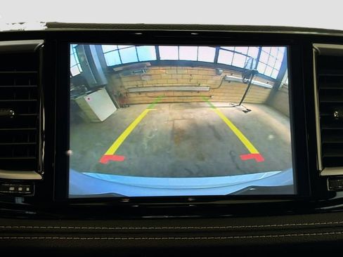 Used 2024 Chrysler Pacifica Limited FWD image 17