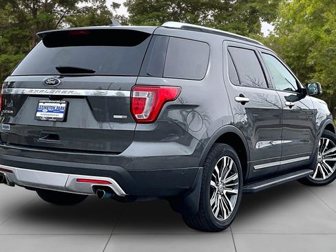 Used 2017 Ford Explorer Platinum image 5