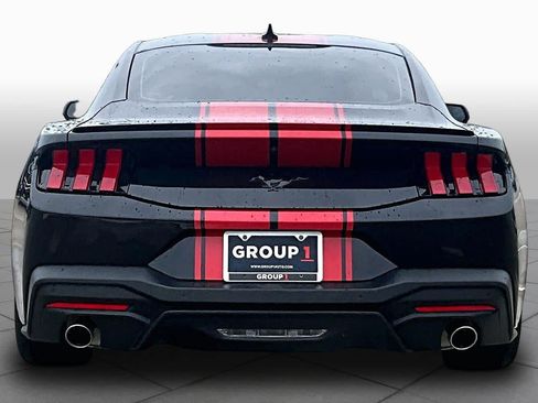 Used 2025 Ford Mustang Coupe RWD image 4