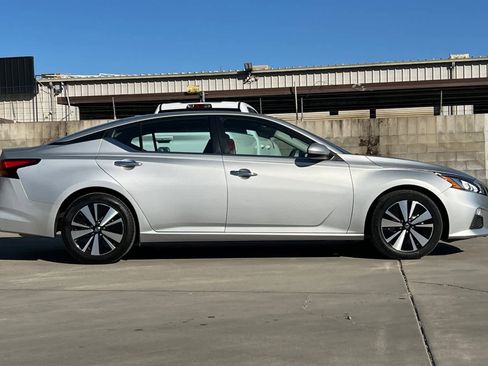Used 2022 Nissan Altima 2.5 SV image 9