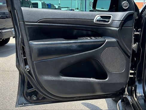 Used 2017 Jeep Grand Cherokee Altitude AWD/4WD image 18
