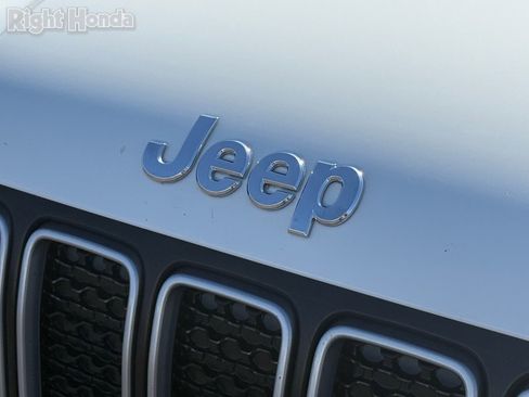 Used 2023 Jeep Renegade Latitude image 32