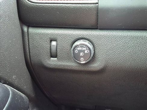 Used 2015 GMC Canyon SLE w/ All-Terrain Package RWD image 11