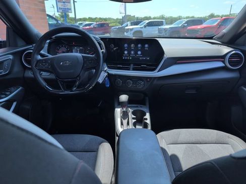 Used 2024 Chevrolet Trax RS FWD image 14