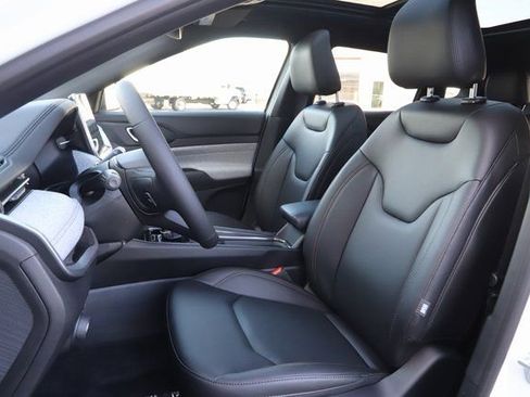 New 2024 Jeep Compass Latitude w/ Sun and Sound Group image 11