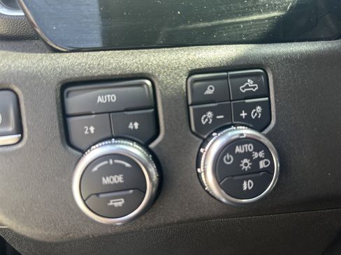 Used 2024 GMC Sierra 1500 SLT AWD/4WD image 11