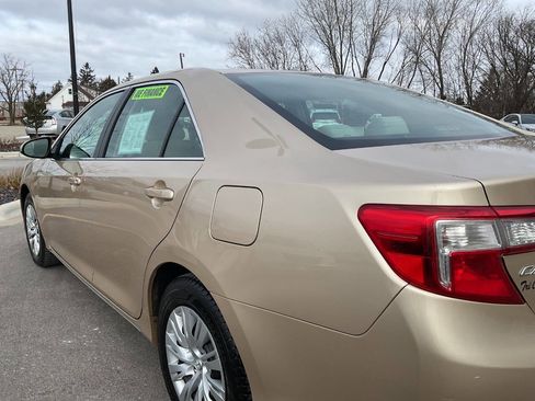 Used 2012 Toyota Camry LE image 5