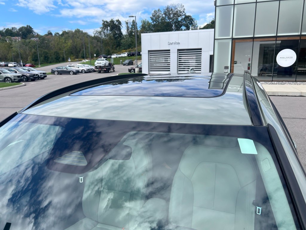 Used 2023 Volvo XC40 B5 Plus w/ Driver Assist Package AWD/4WD image 13