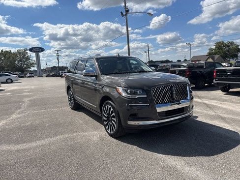 Used 2024 Lincoln Navigator Black Label image 10