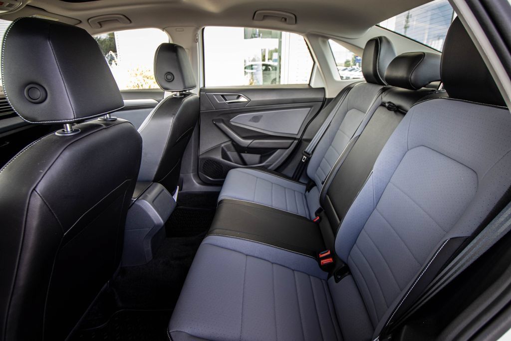 Certified 2026 Volkswagen Jetta SE FWD image 25