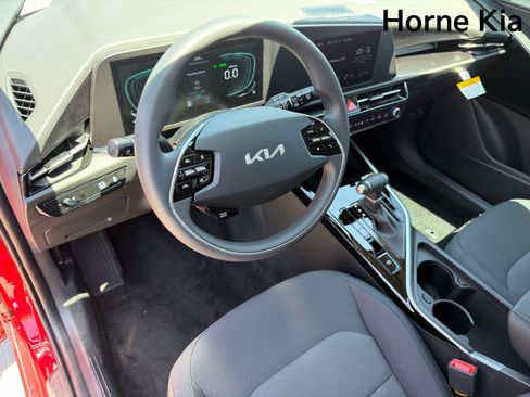 New 2026 Kia Niro LX FWD image 11