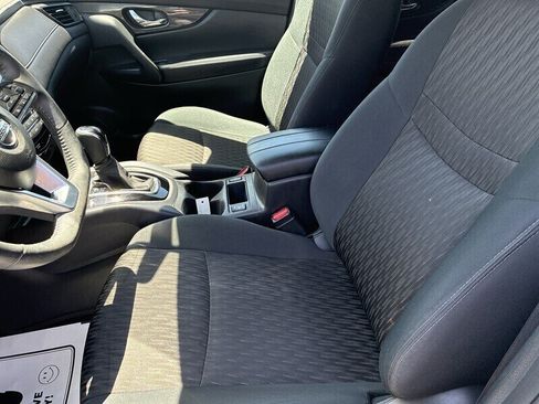 Used 2018 Nissan Rogue SV AWD/4WD image 10