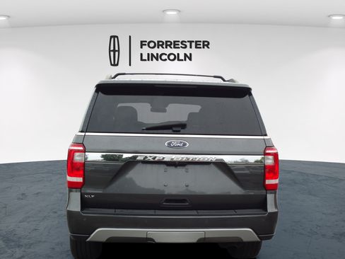 Used 2018 Ford Expedition XLT w/ Equipment Group 202A AWD/4WD image 4
