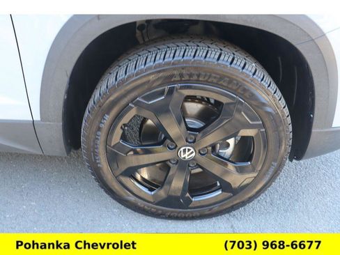 Used 2025 Volkswagen Taos SEL image 31
